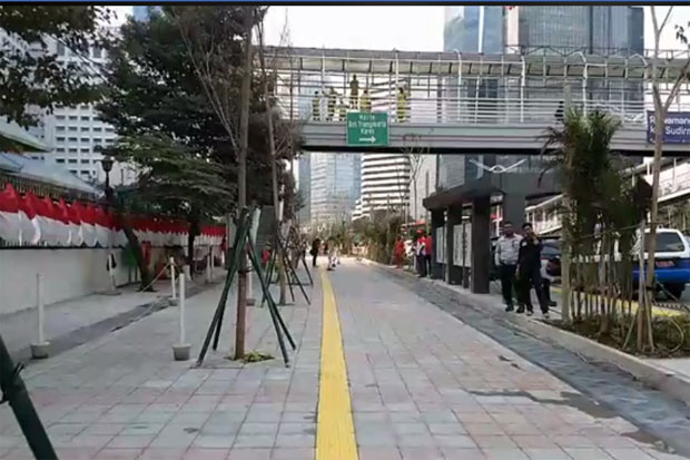 Tinjau Trotoar Sudirman-Thamrin,...