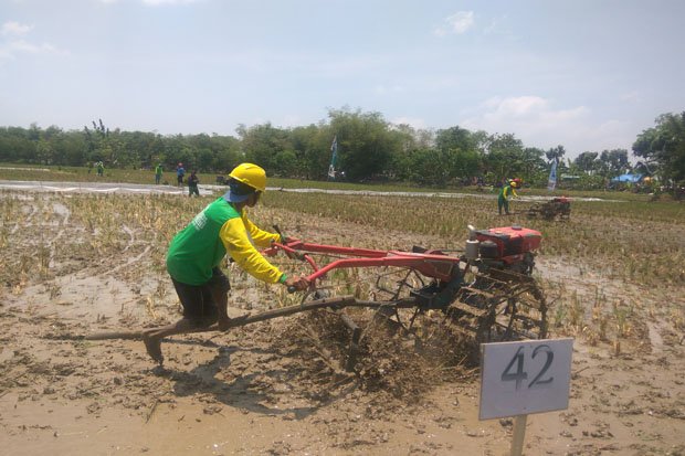Dapat Bantuan Alat dari...