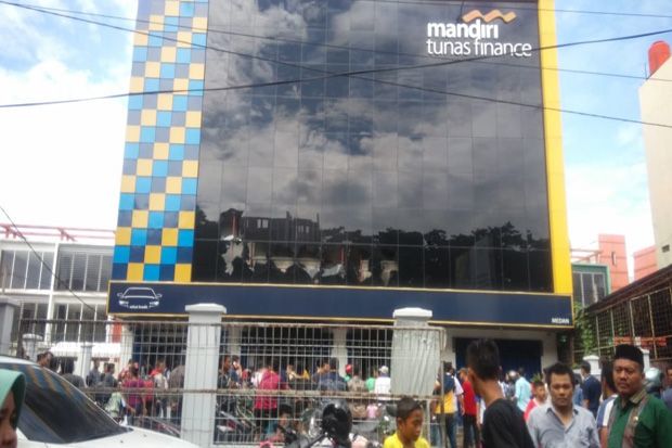 Pelaku Pembakaran Kantor...
