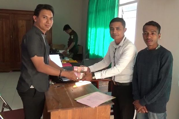 Dua Terpidana Jalan...