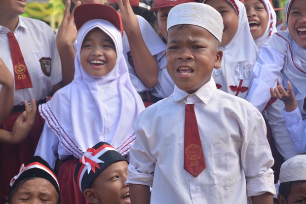 Siswa SD di Tapsel Mampu...