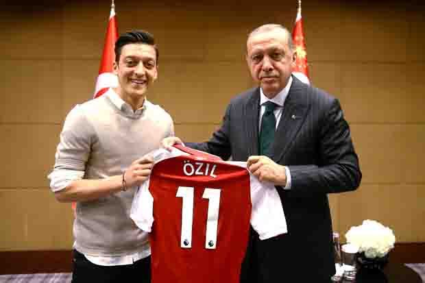 Kecewa Berat, Oezil...