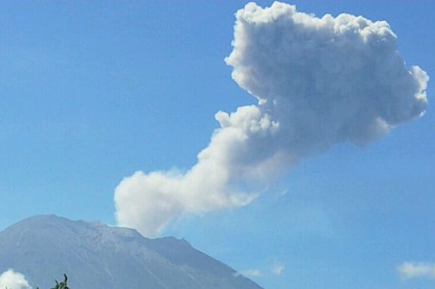 2 Kali Meletus, Gunung...