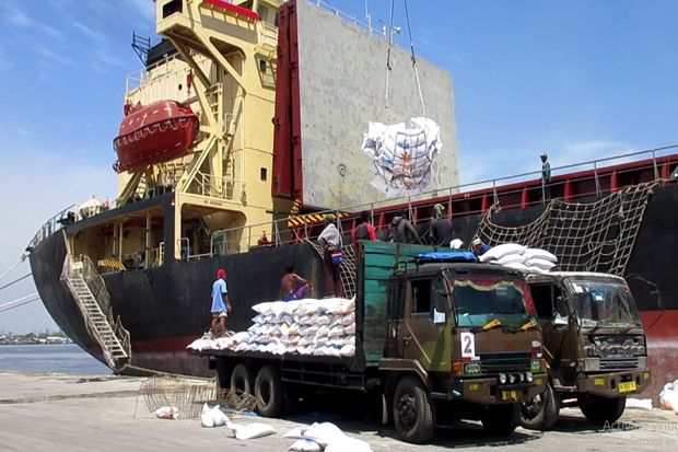 12.000 Ton Beras Impor...