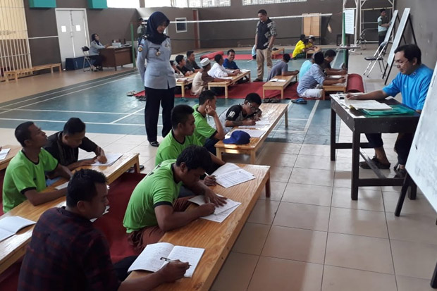 Tingginya Tembok Lapas...