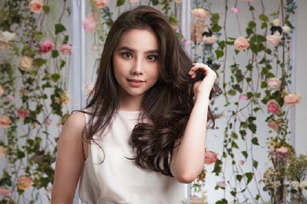 Agatha Chelsea Pilih...