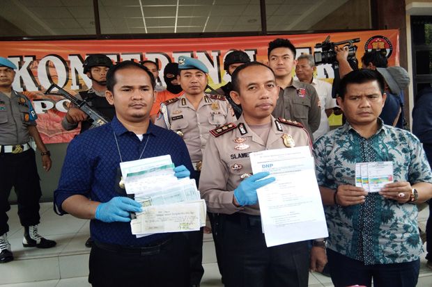 Tipu Puluhan Pencari...