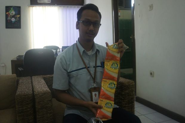 Bulog Karawang Salurkan...