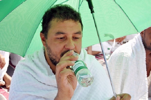 Hindari Dehidrasi, Jamaah...