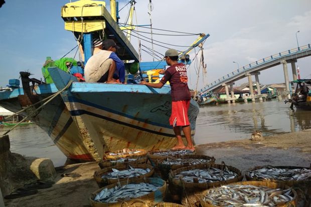 Nelayan Karawang Banyak...