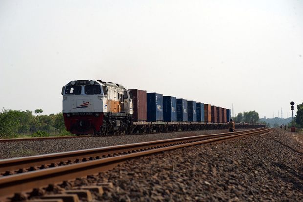 Kereta Api Barang Dorong...