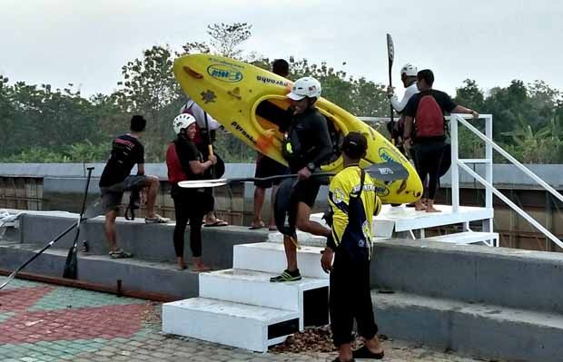 Kano Slalom Bidik Medali...