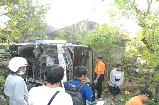 Bus Wisatawan China...