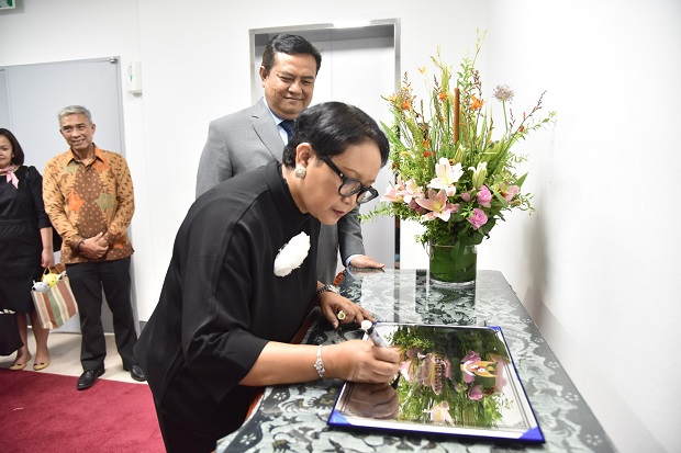 Menlu Retno Resmikan...