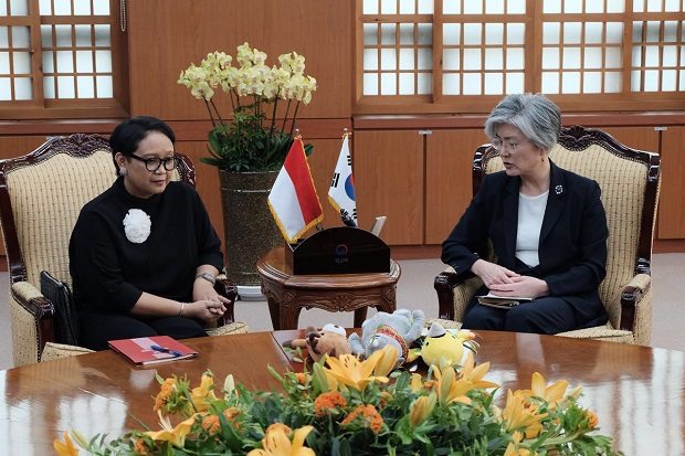 Dukung Korea Bebas Nuklir,...