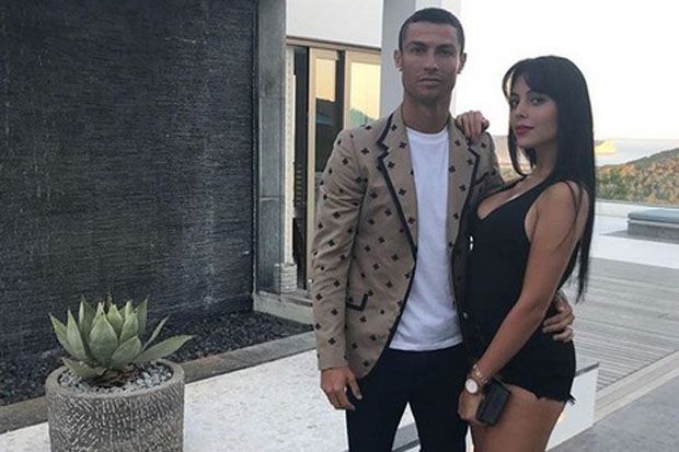Ronaldo Pamer Kemesraan...