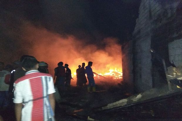 Api Mengamuk di Semarang,...