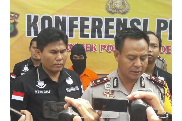 Status Cinta Digantung,...