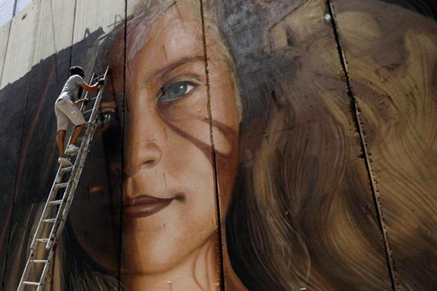 Lukis Mural Ahed Tamimi,...