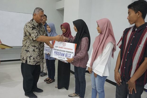 PT Semen Indonesia Kuliahkan...