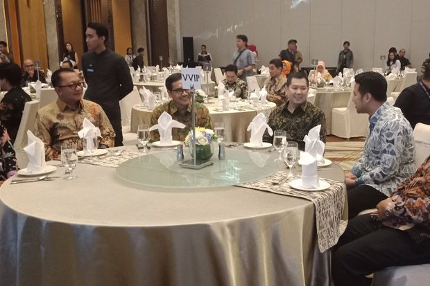 HT dan Emil Dardak Hadiri...