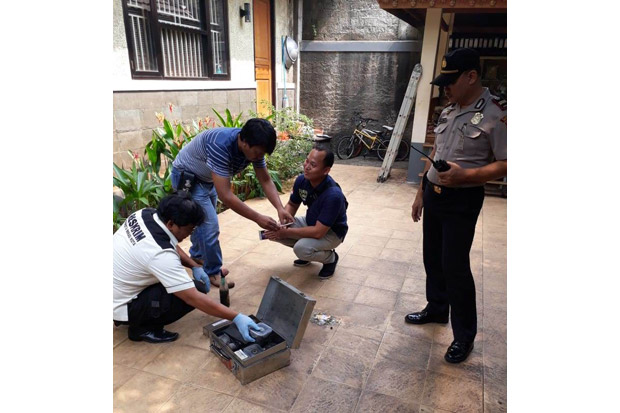 Rumah Dilempar Molotov,...