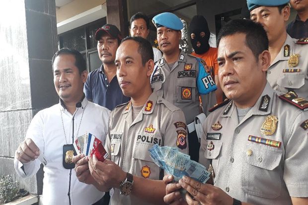 Polisi Tangkap Komplotan...