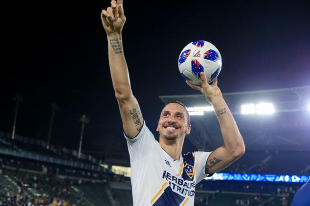 Ibra Cetak Hat-trick...