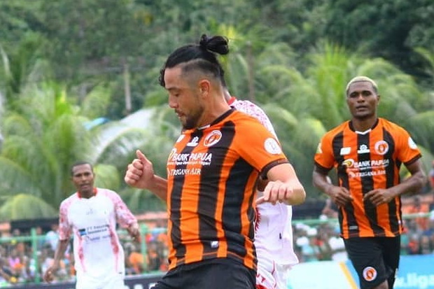 Babak I: Persebaya Masih...