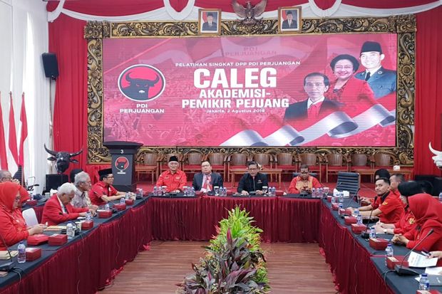 Bekali Caleg Akademisi,...