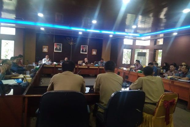 Giant PHK 28 Karyawan,...