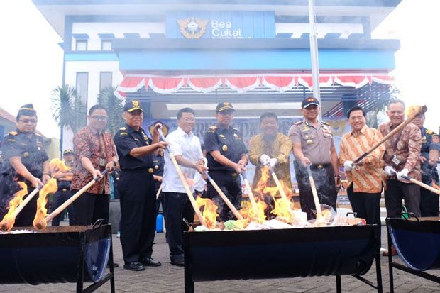 Kanwil Bea Cukai Jatim...