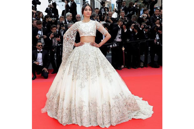 Sonam Kapoor Terkaya...