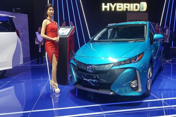 Toyota Pamer Prius Sedan...