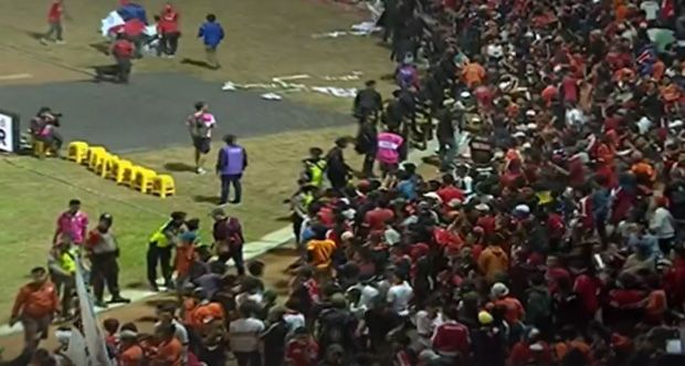 Membeludak, Aremania...