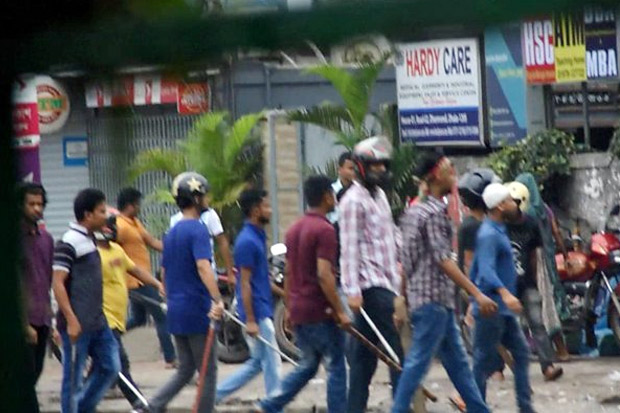 Orang-orang Bersenjata...
