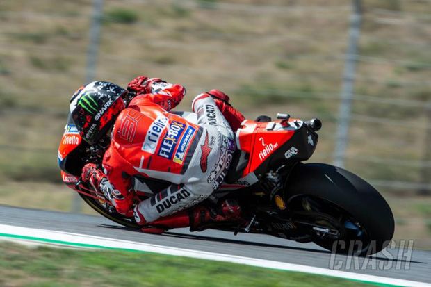 Lorenzo Ngebut Pimpin...