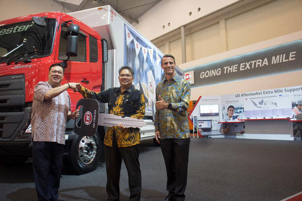 UD Truck Serahkan Unit...