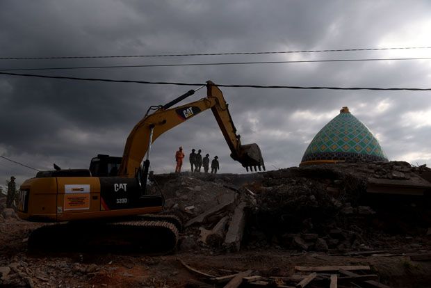 Bantu Korban Gempa Lombok,...
