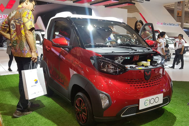 Wuling E100 Beradu Gengsi...