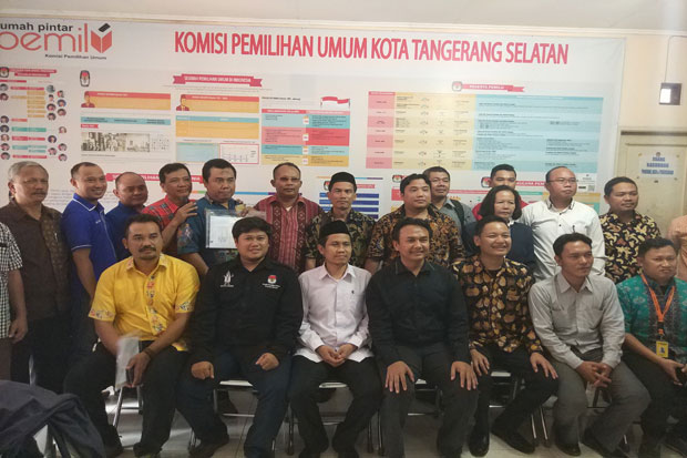 KPU Tangsel Serahkan...