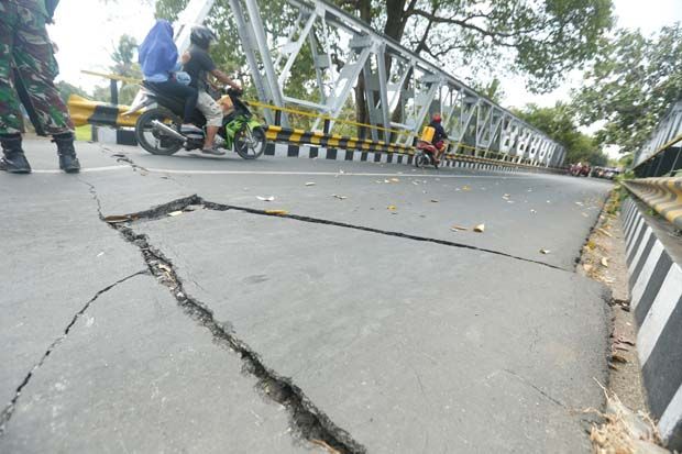 Jembatan Penghubung...