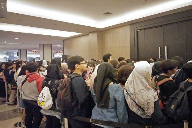 Ribuan Orang Serukan...