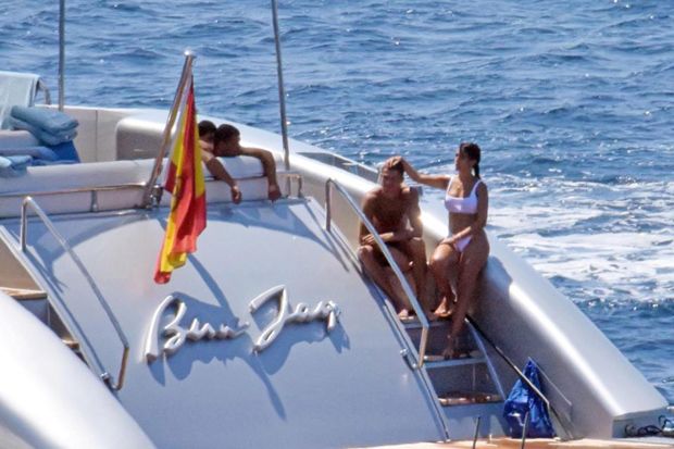 Di Pulau Ibiza, Ronaldo...