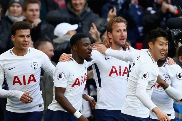 Spurs, Tim Pertama Inggris...