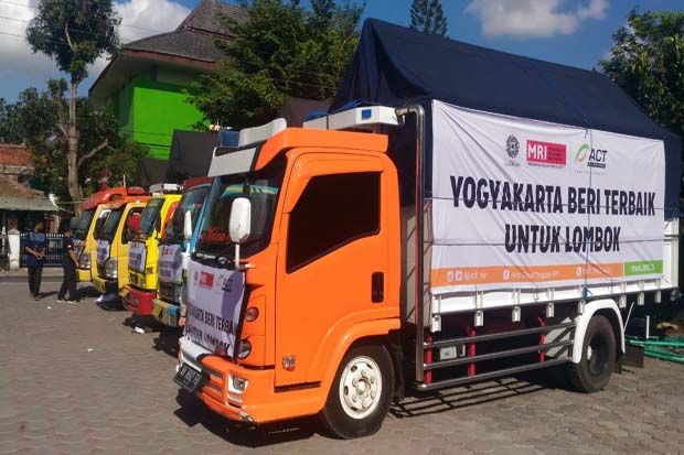 Lima Truk Bantuan Logistik...