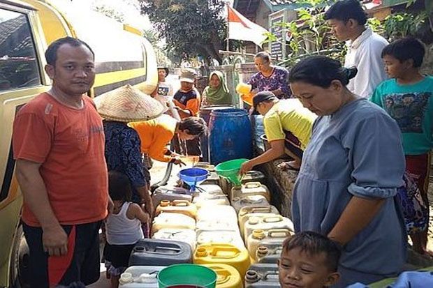 Kekeringan, Warga Cirebon...
