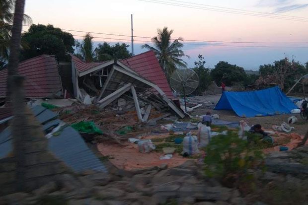 Dampak Gempa Lombok:...