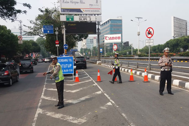 Penutupan Pintu Tol...