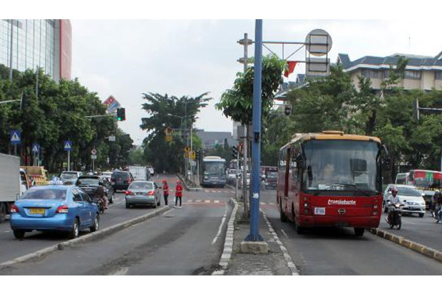 Dilintasi Obor Asian...